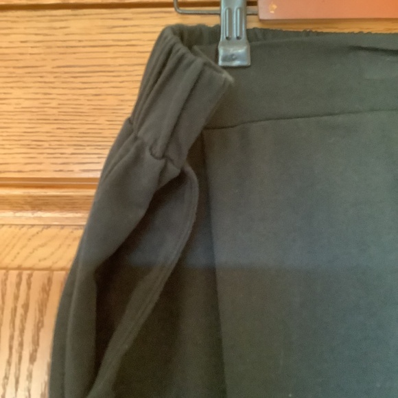 Ladies black pants - XL - wider leg with a nice waistband...with pockets - Picture 2 of 3